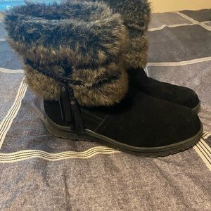 Minnetonka boots size 8